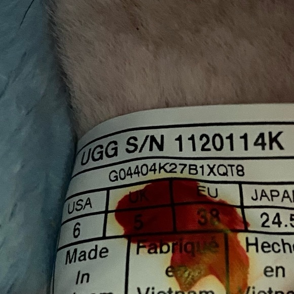 UGG Fluff Yeah Slides Cali Collage Pride Stripes Kid’s 6 (Will Fit a Women’s 8) - Picture 5 of 13